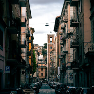 Fotografie, Architektur: italienischer Straßenzug.