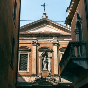 Fotografie, Architektur: Gebäude-Ornamente in Verona.